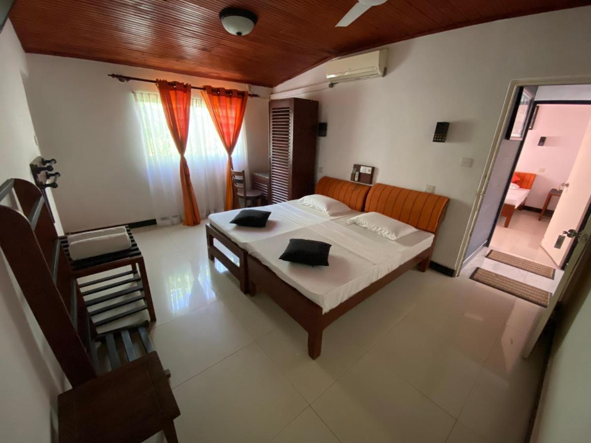 Beach Walk Hotel Unawatuna Kültér fotó