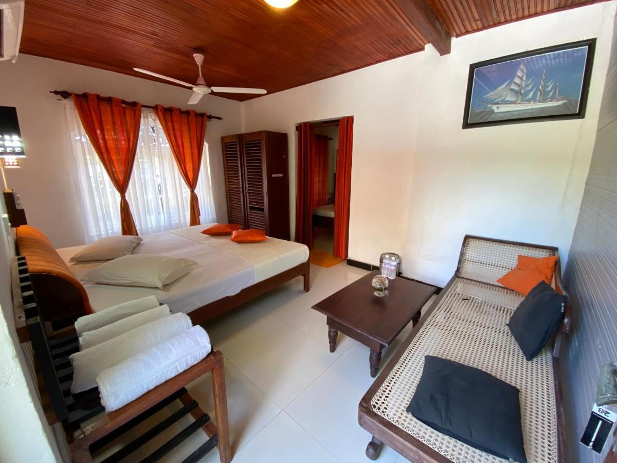 Beach Walk Hotel Unawatuna Kültér fotó