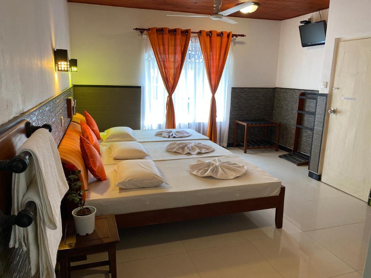 Beach Walk Hotel Unawatuna Kültér fotó
